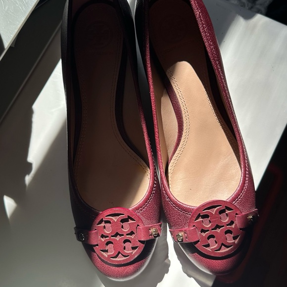 Tory Burch Burgundy Pumps with Decorative Emblem - Picture 6 of 6